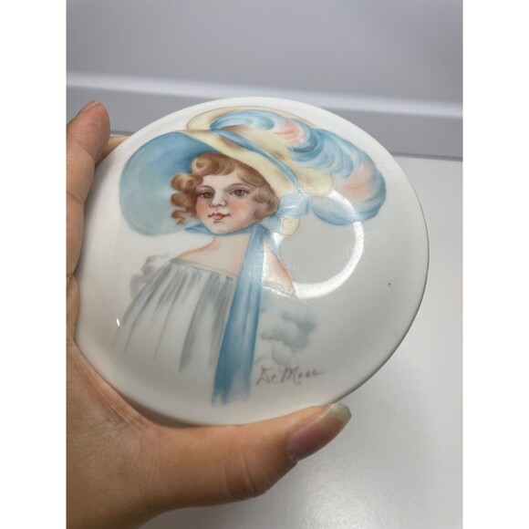 Vintage Porcelain round Lidded Hand-Painted beauty lady Powder Trinket Box - Picture 4 of 10